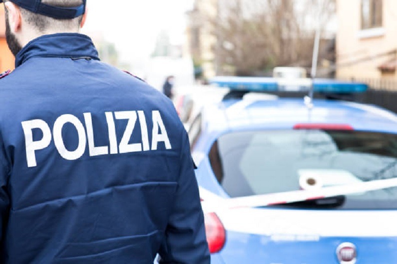 Salerno, rapine e scippi: due arresti