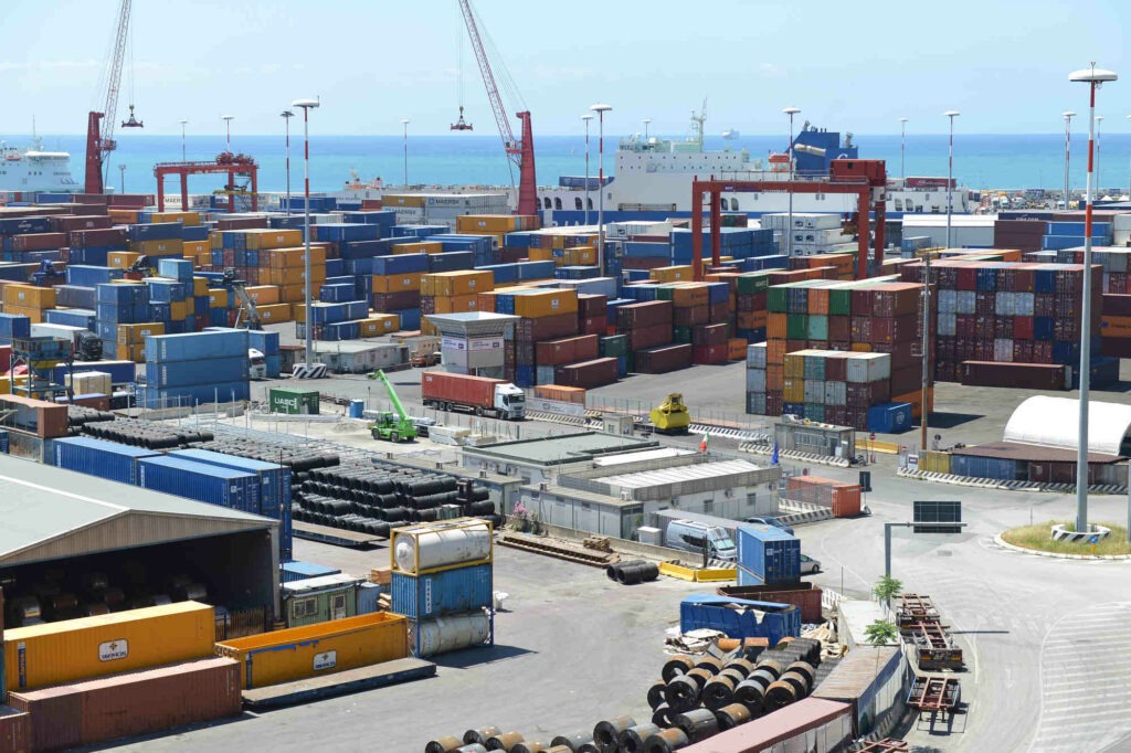 Cocaina nel container di scarpe nel porto di Salerno: sequestro da 122kg