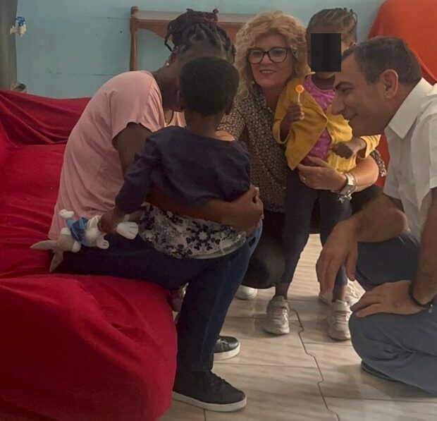 Vibonati, migrante dalla Guinea riabbraccia sua figlia di due anni