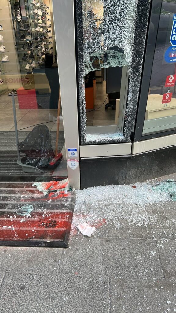 Salerno, due negozi nel mirino dei ladri sul Corso Vittorio Emanuele