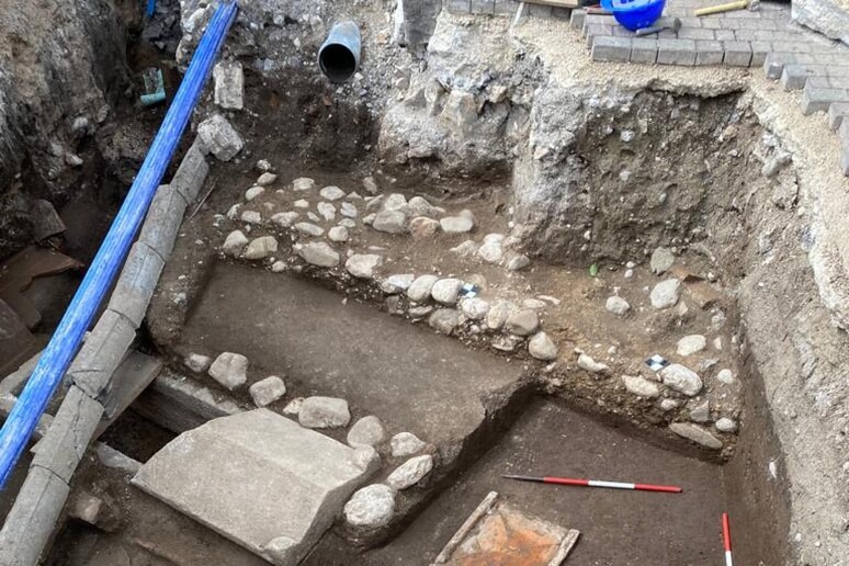 Battipaglia, emerge necropoli di età romana in via Belvedere