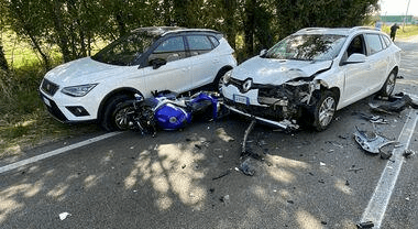 Bellizzi, moto contro auto: muoiono due giovani fidanzati
