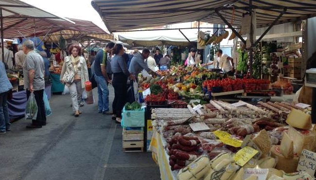 Mercati ko per il Covid, ma a Salerno vengono notificati gli avvisi