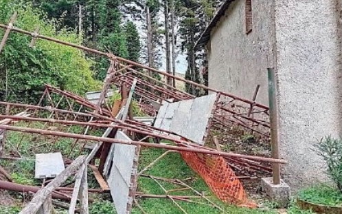 Salerno, vandali al Santuario del Montestella: sradicati i ponteggi