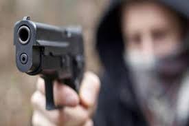 Napoli, rapina a mano armata al benzinaio: arrestato minorenne