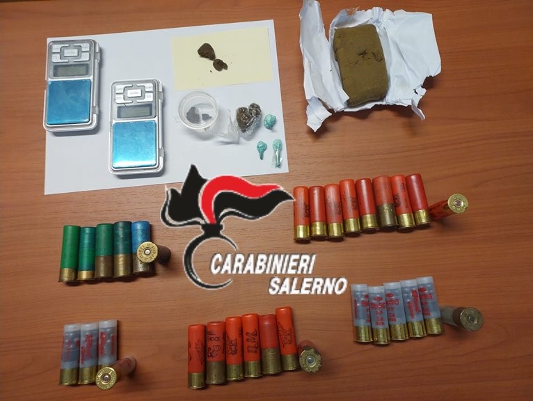 Novi Velia, nascondeva droga e munizioni: arrestato 19enne