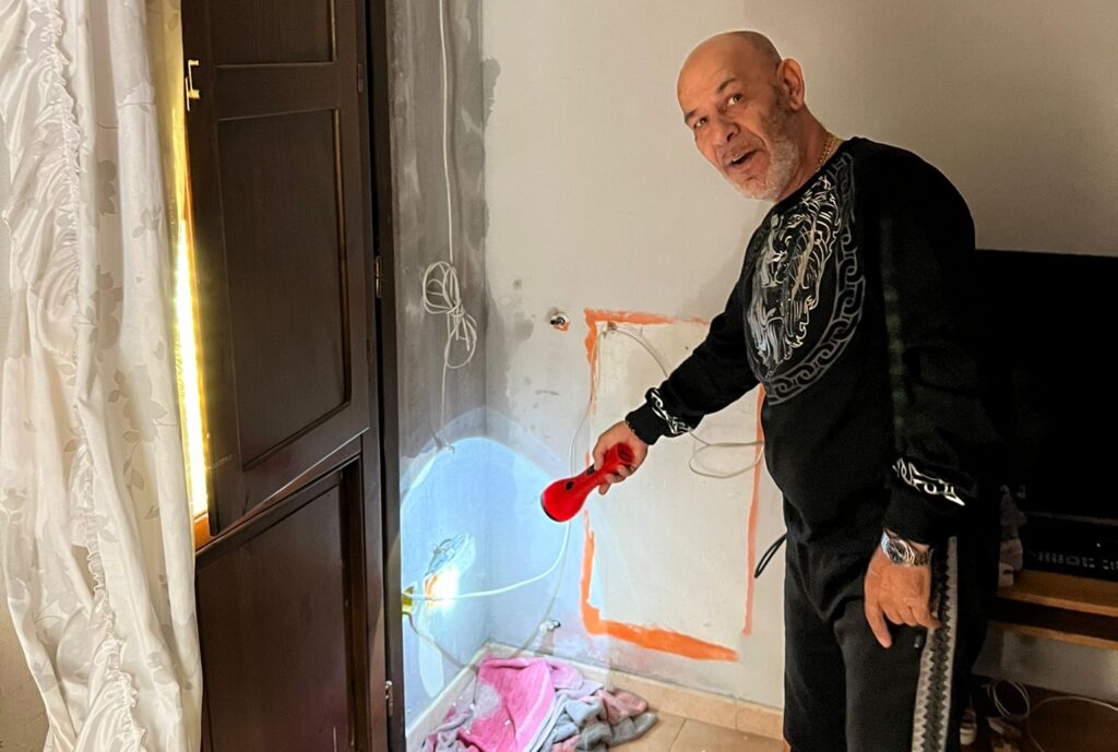 Eboli, in Corso Garibaldi pioggia e buio in casa