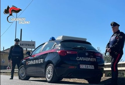 Battipaglia, minaccia e aggredisce i carabinieri: arrestato