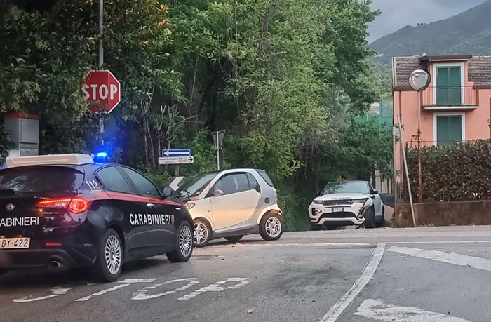 Salerno, due auto si sono scontrate a Fratte: un ferito