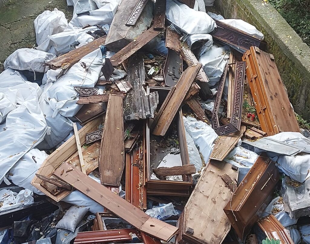 Salerno, carabinieri al cimitero: scatta il sequestro