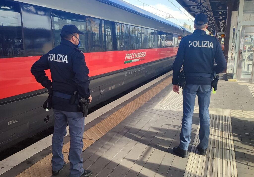 Uomo sui binari, sospesa la circolazione dei treni a Salerno