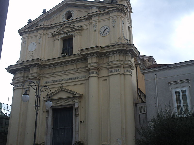 Atto vandalico a San Valentino Torio, un pene disegnato sulla porta della chiesa