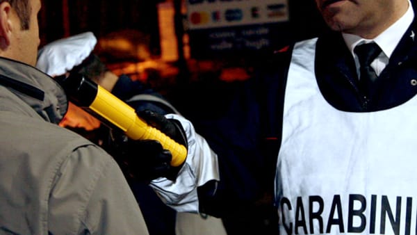 Pugliano, schianto tra due auto: denunciato conducente ubriaco