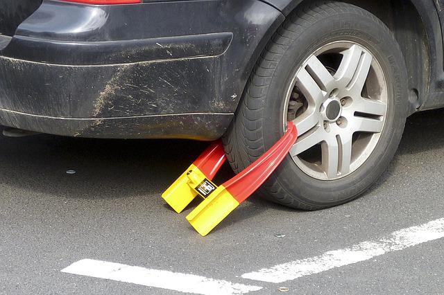 Cava, moroso di un centesimo: gli bloccano l’auto