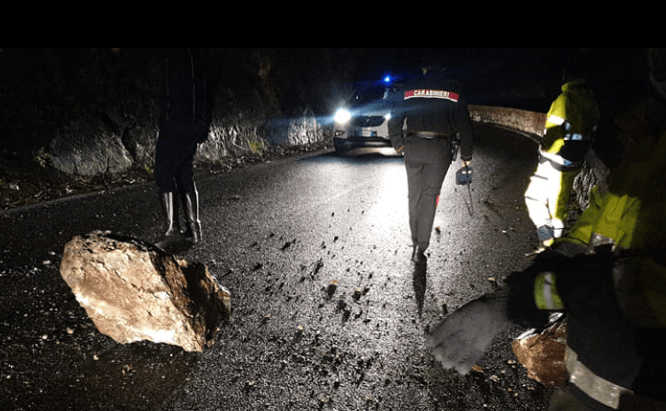 Maiori, allarme fango e detriti sulla Statale