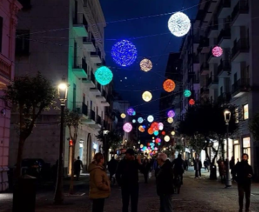Luci, accensione e annuncio: «Concerto a Piazza Libertà»