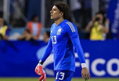 Paura per Ochoa, il portiere si è infortunato in Honduras-Messico