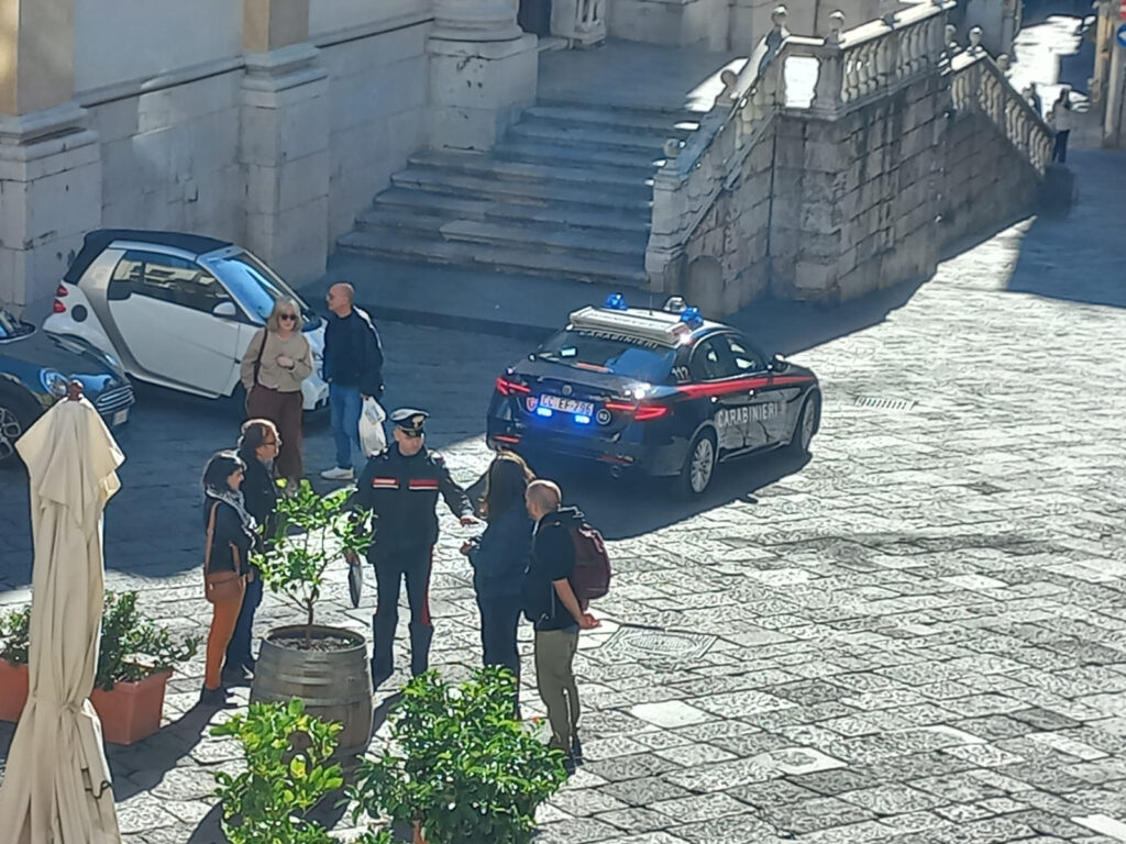 Salerno, il parroco s’infuria con i manifestanti pro-Palestina