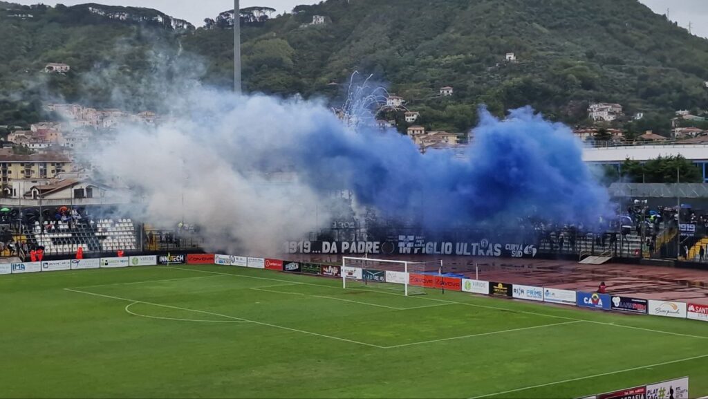 Scontri dopo Cavese-Team Altamura, tifosi contro agenti di Polizia