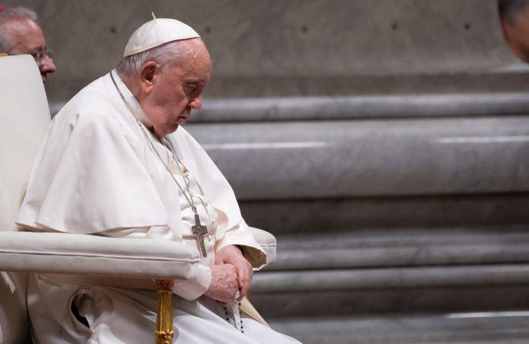 Papa Francesco: «Non sto bene». Non legge il discorso in udienza