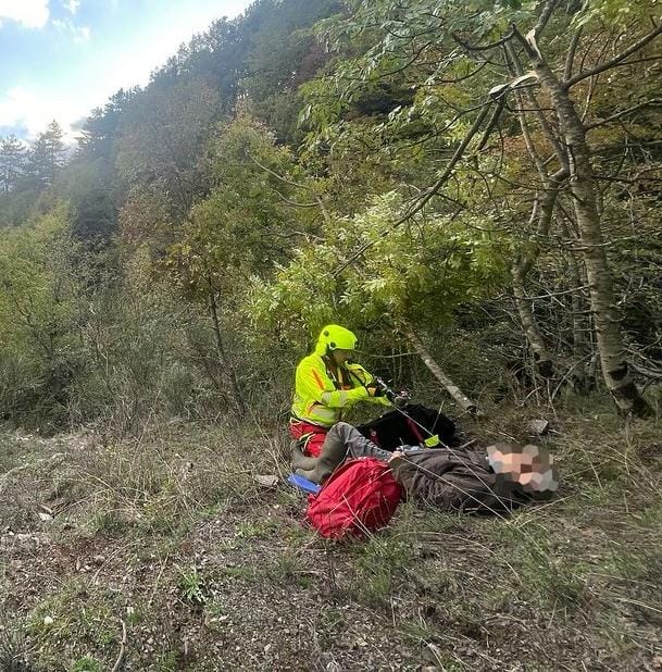 Padula, cade in un dirupo: salvo cercatore di funghi