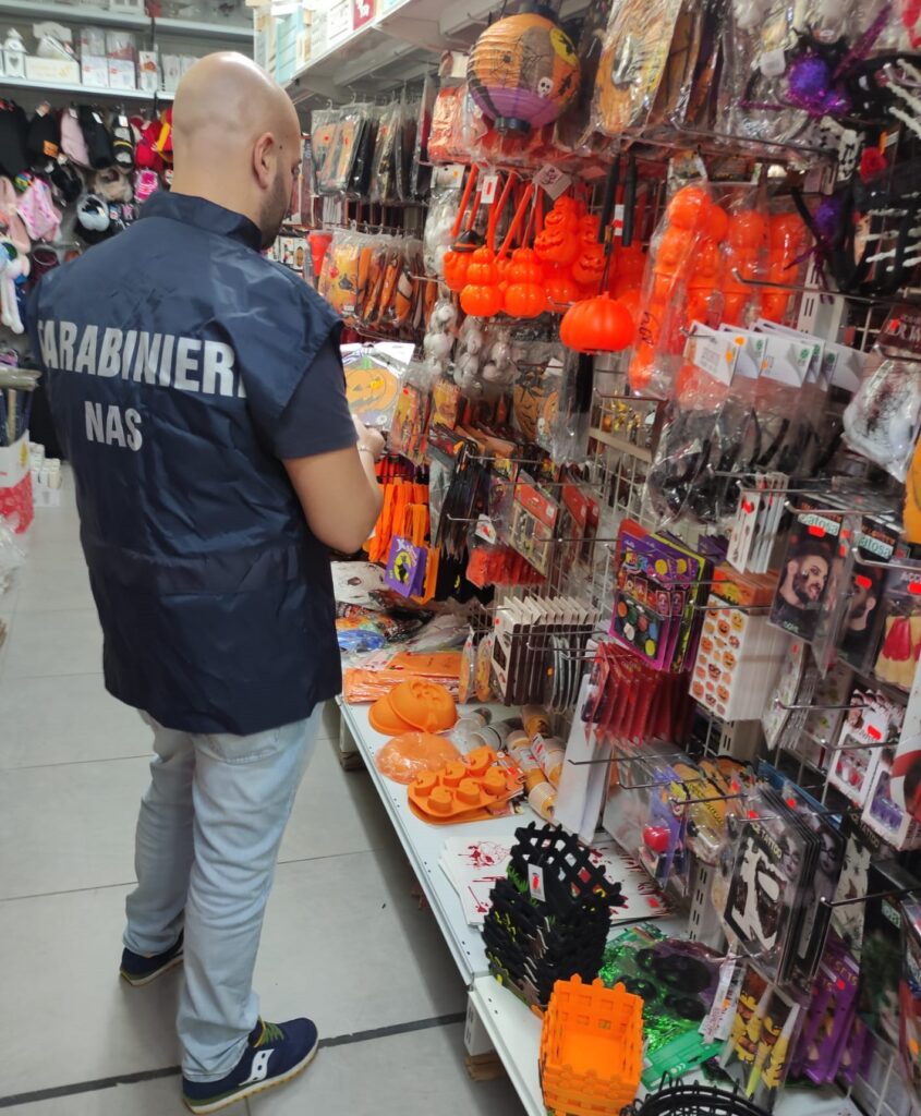 Salerno, il Nas sequestra dolci e prodotti per Halloween