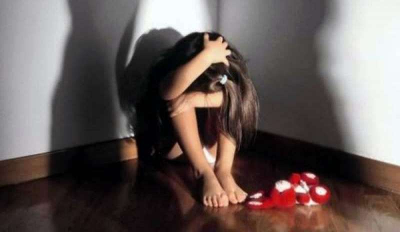 Salerno, violenza sessuale su minore e maltrattamenti: coppia in manette