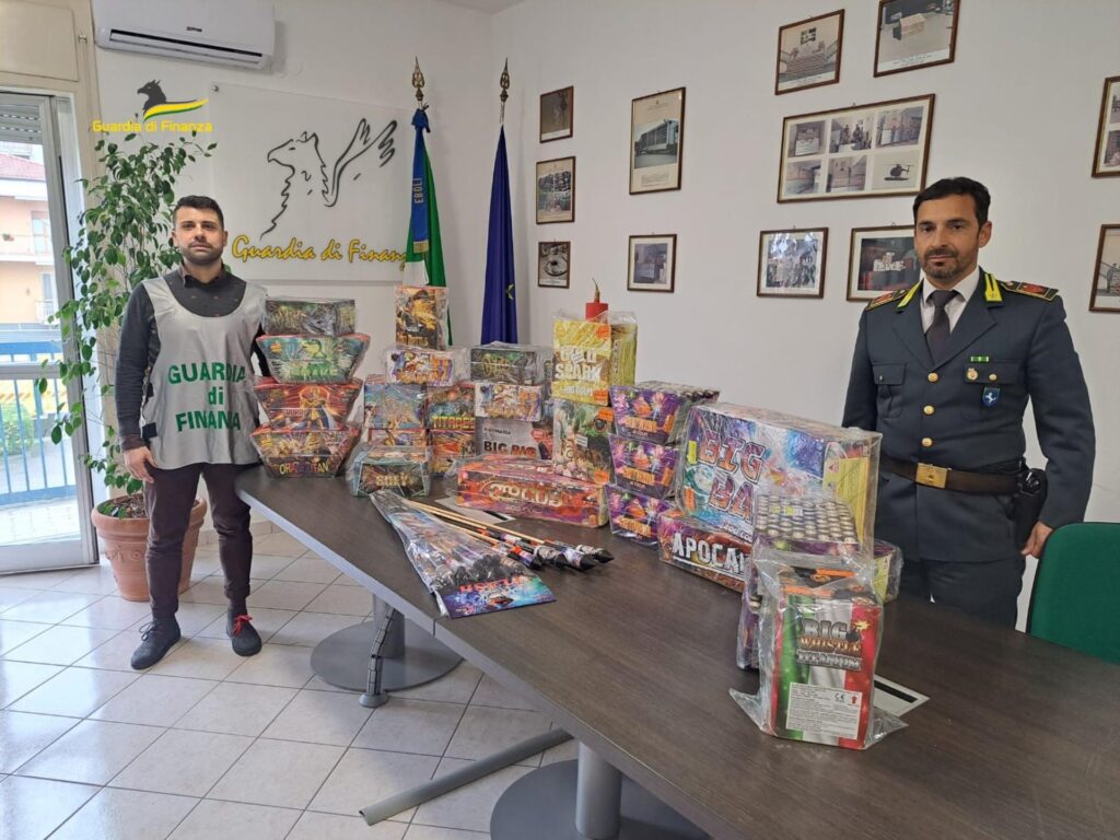 Salerno, sequestrati 36kg di botti illegali