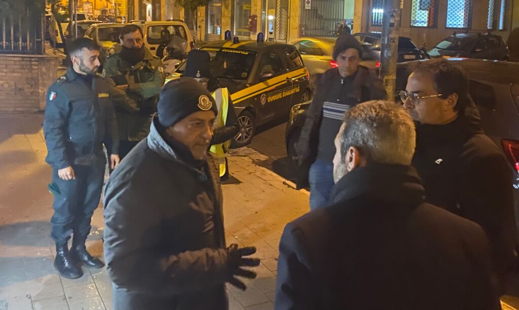 “Predoni” dell’indifferenziata: Salerno Pulita in strada con la Municipale