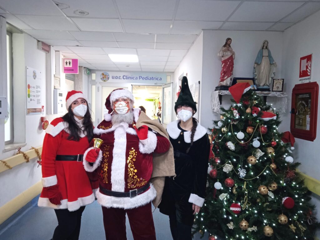 Babbo Natale arriva al “Ruggi”, donati i regali ai piccoli pazienti di Pediatria