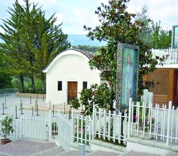I pellegrinaggi “proibiti”«Rischiate la scomunica»
