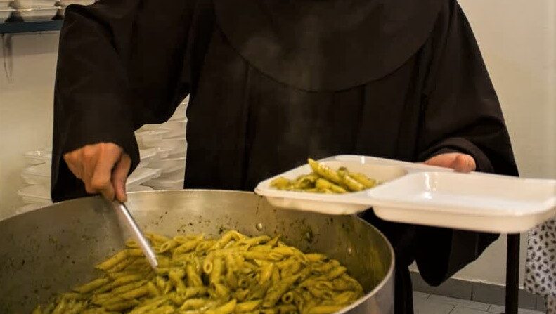 Povertà: a Cava distribuiti 10mila pasti in 10 mesi