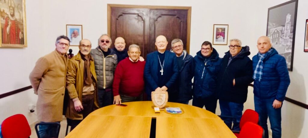 Il Salerno Club 2010 incontra il vescovo Bellandi