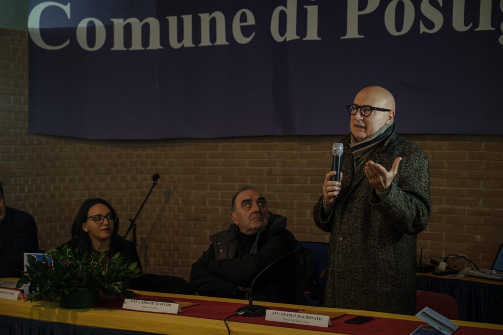 Postiglione, taglio del nastro alla mostra di Ortega