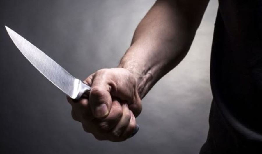 Tenta d’ucciderlo, il papà lo vuole a casa