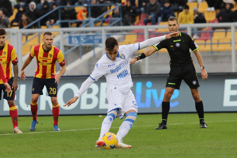 Il Lecce passa nel finale, Frosinone beffato