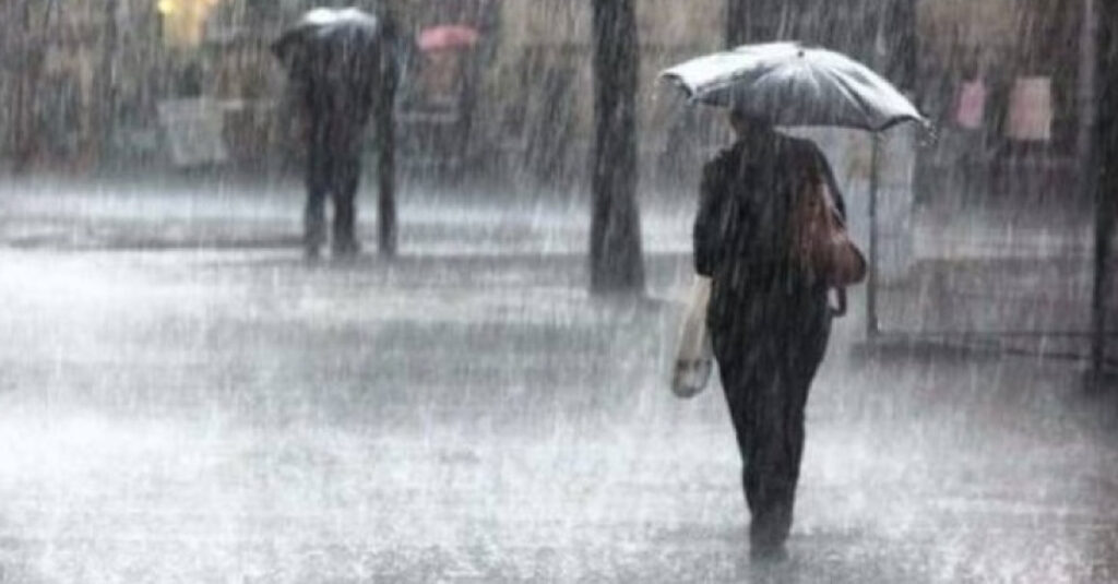 Salerno, flagello maltempo: strade allagate e crolli