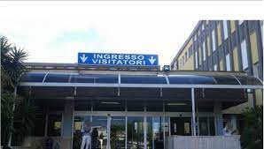Battipaglia, l’ospedale “privatizza” il reparto chiuso