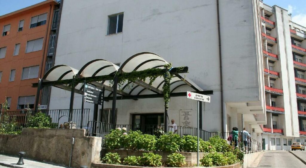 Vallo della Lucania, scabbia in ospedale: infermieri infuriati