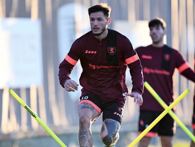 Salernitana, tutti in ritiro per dare un calcio alla crisi