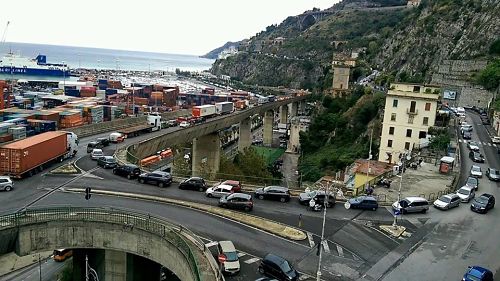 Salerno, ira Codacons: «Via Porto è terra di nessuno»