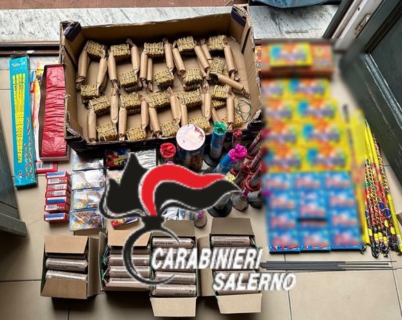 Vende botti illegali in pieno centro a Salerno: arrestato