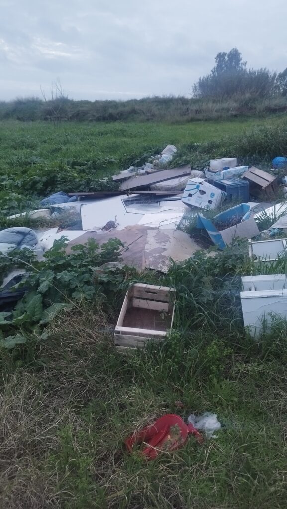 Eboli, discarica abusiva nella riserva naturale Foce Sele Tanagro