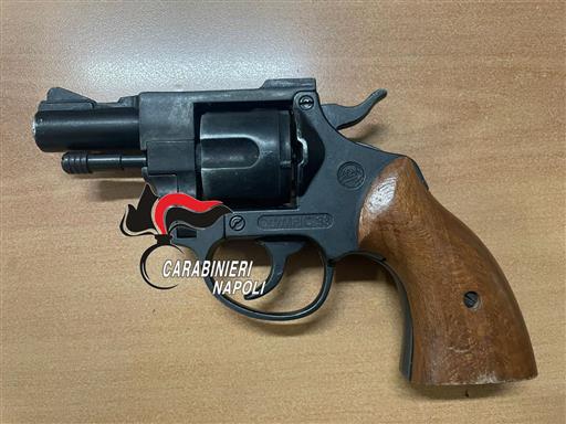 Rissa sul treno tra minori: sequestrata pistola