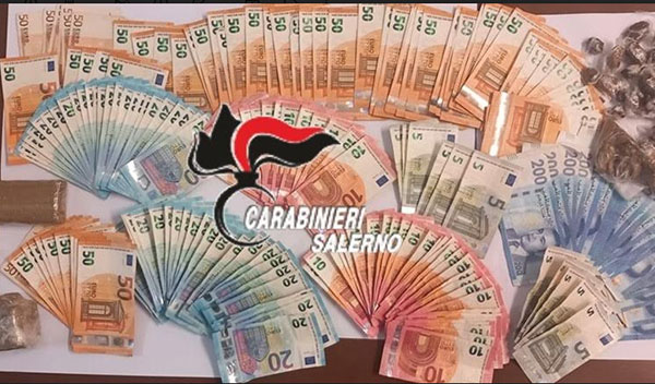 Capaccio Paestum, acciuffato con droga e soldi