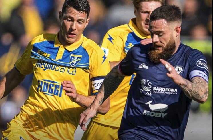 Il Frosinone affossa il Cagliari e “vede” la salvezza