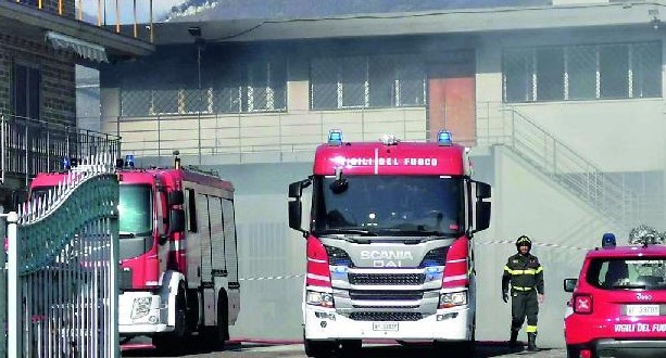 San Severino, un rogo distrugge la fabbrica De Filippo