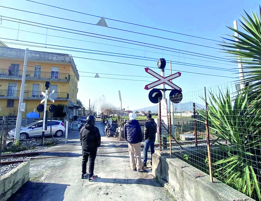Rider travolto dal treno a Scafati: «Gli allarmi inadeguati»