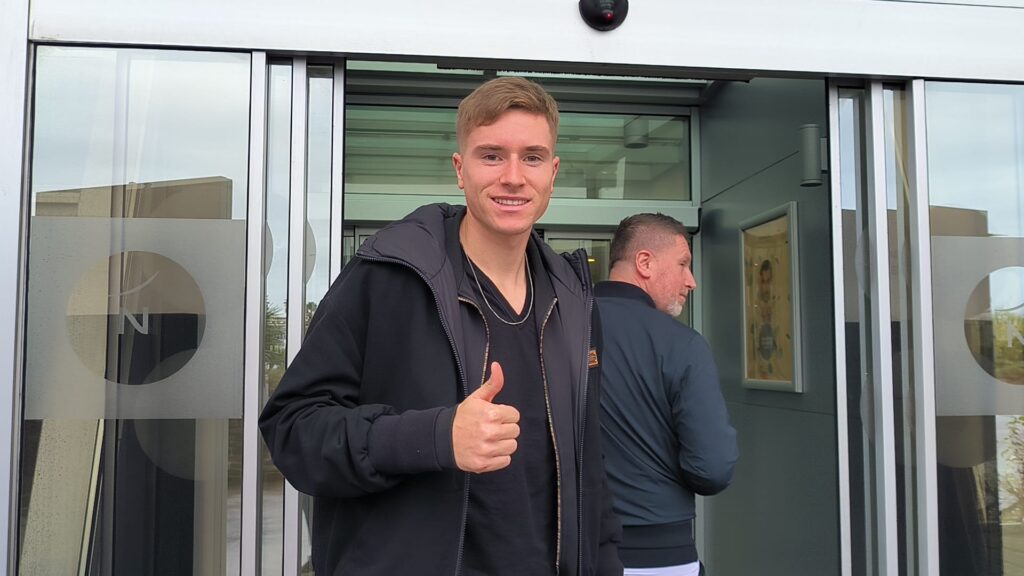 Salernitana, l’arrivo di Basic per le viste mediche prima della firma