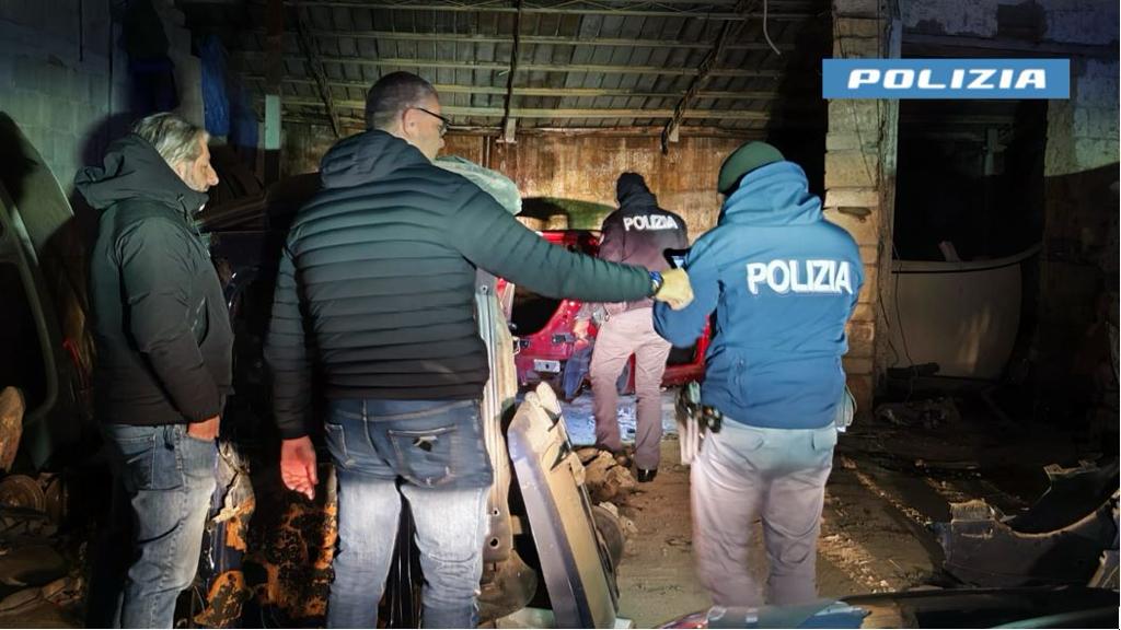 Auto rubate e smontate: denunciato un giovane di Cava de’ Tirreni